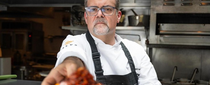 Gastronomía solidaria frente a la emergencia: Harry Sasson y World Central Kitchen asisten a damnificados por inundaciones en Córdoba