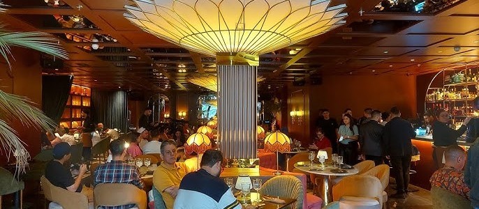 El restaurante "Carolina" de Karol G consolida su éxito en Medellín como referente de la alta cocina con alma